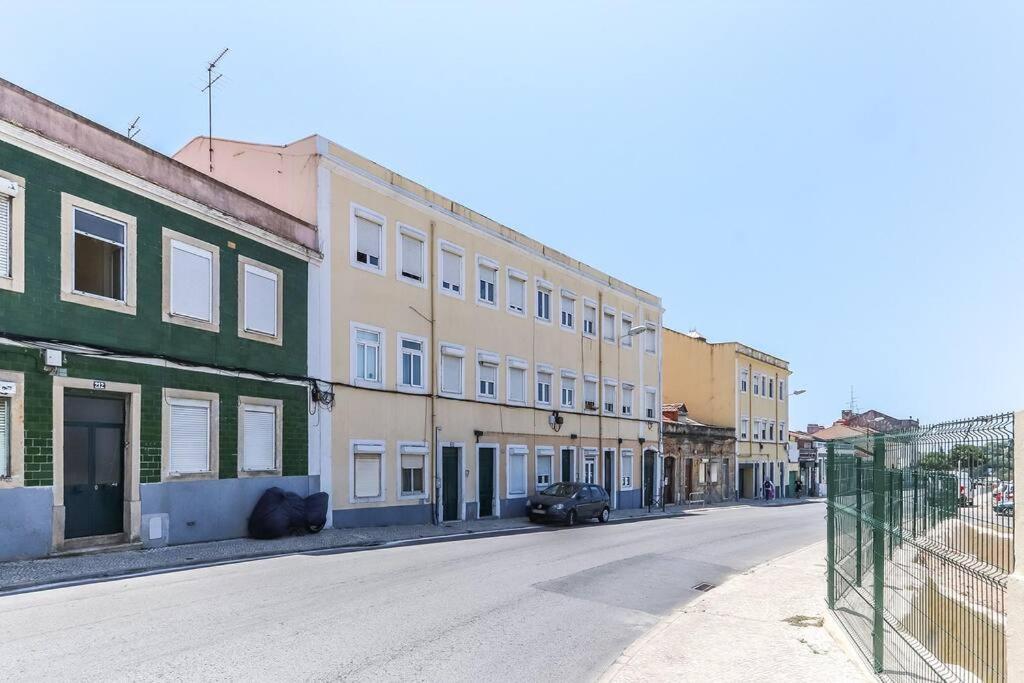 Vita Portucale ! Bright Campo Ourique W/ Terrace Лиссабон Экстерьер фото